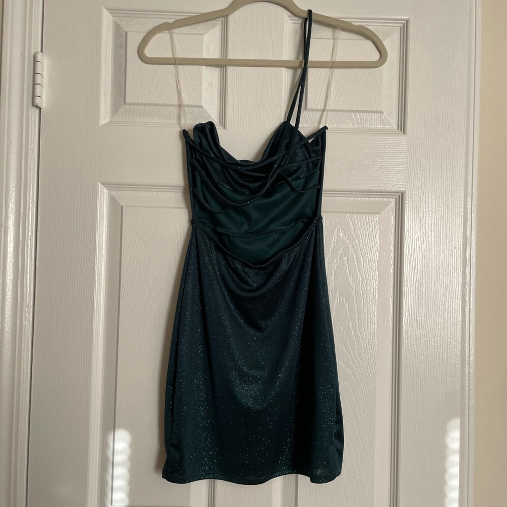 Elegant Dark Green Dress with Glitter